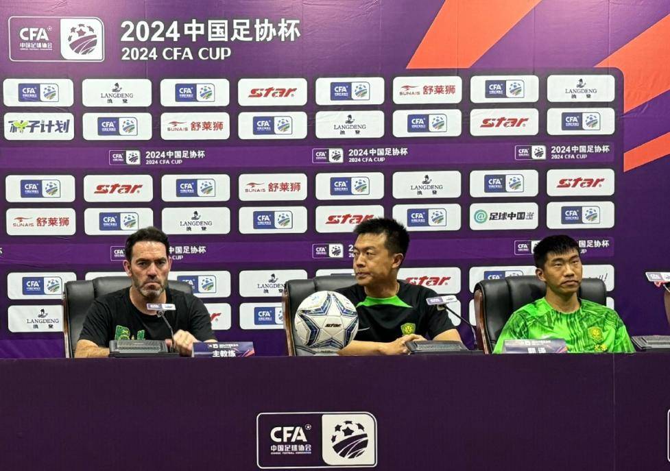 世俱杯官网-足协杯半决赛打响，各队争夺晋级名额